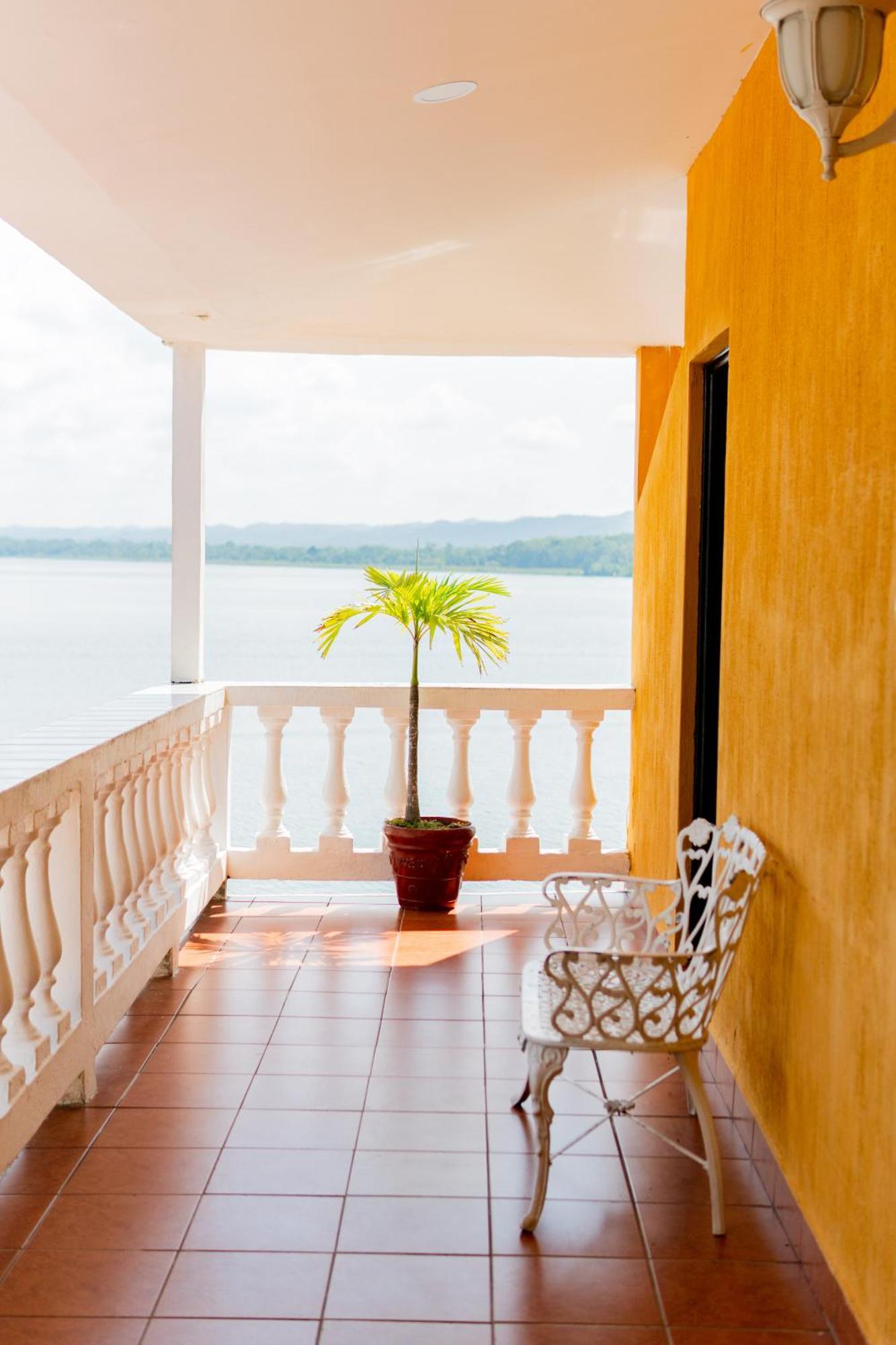 Hotel Villa Del Lago Flores Exterior foto