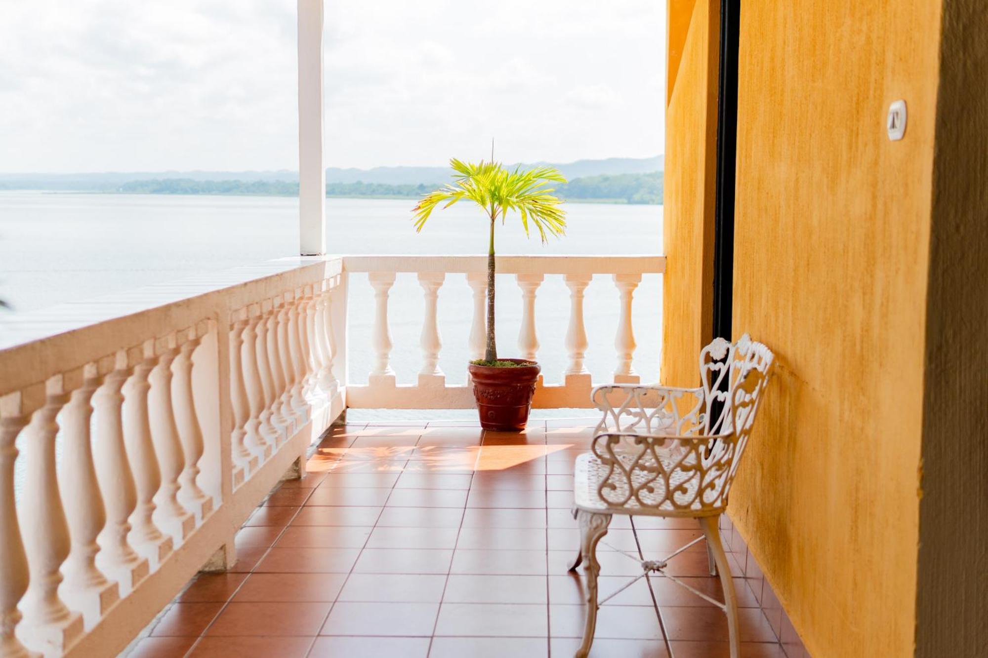 Hotel Villa Del Lago Flores Exterior foto